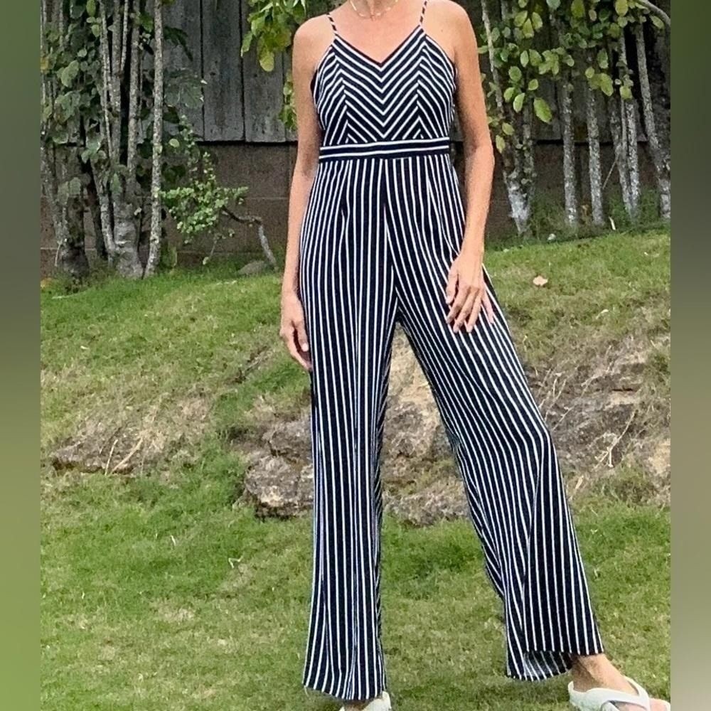 Active USA Womens Black White Striped Chevron-style V-neckline Jumpsuit Large